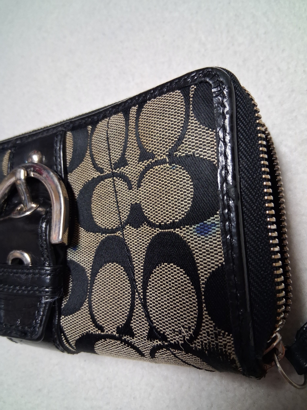 Vintage Coach Black/Tan Signature Canvas Buckle Zip Wallet - Picture 3 of 13